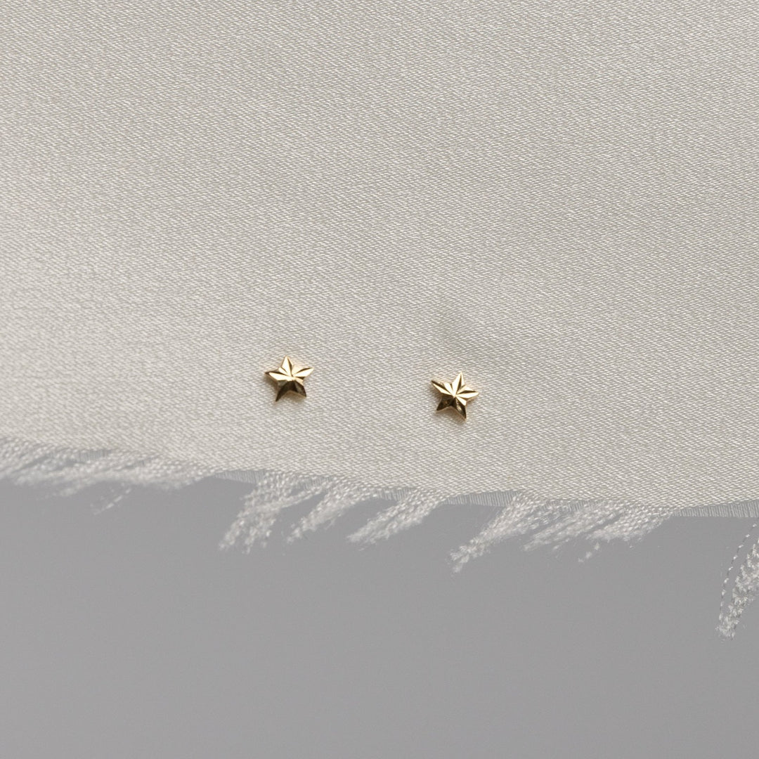 9ct Solid Gold Star Stud Earrings 