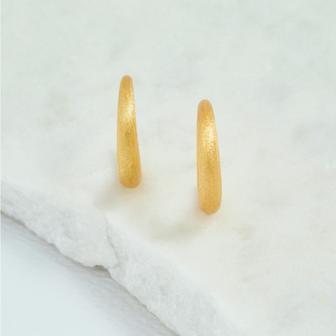 Brushed Medium Tapered Hoop Earrings (20mm)