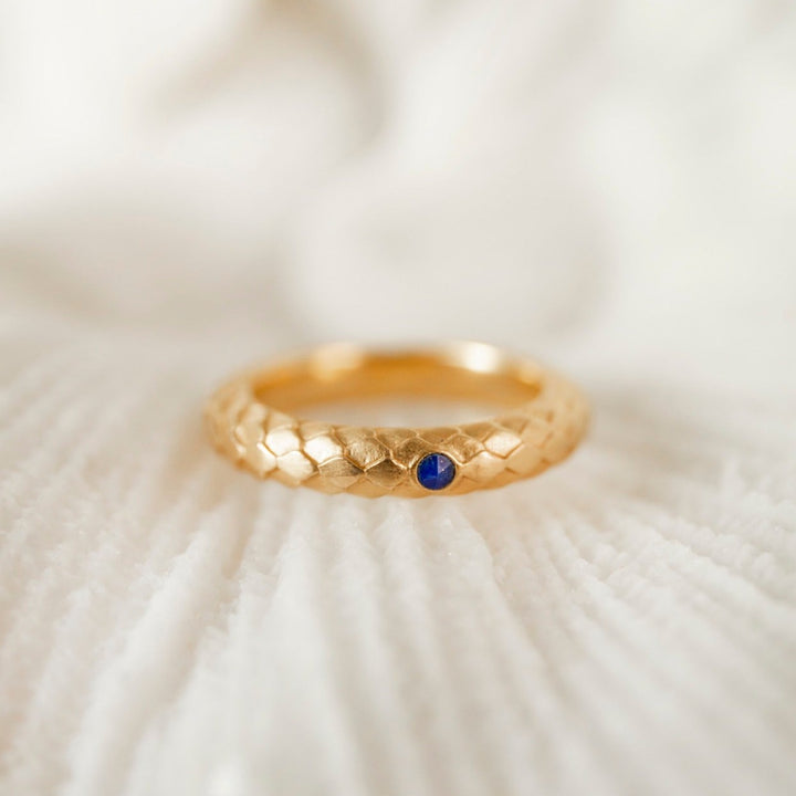  Analyzing image      14k-gold-vermeil-and-lapis-lazuli-art-deco-gemstone-ring-claire-hill-designs