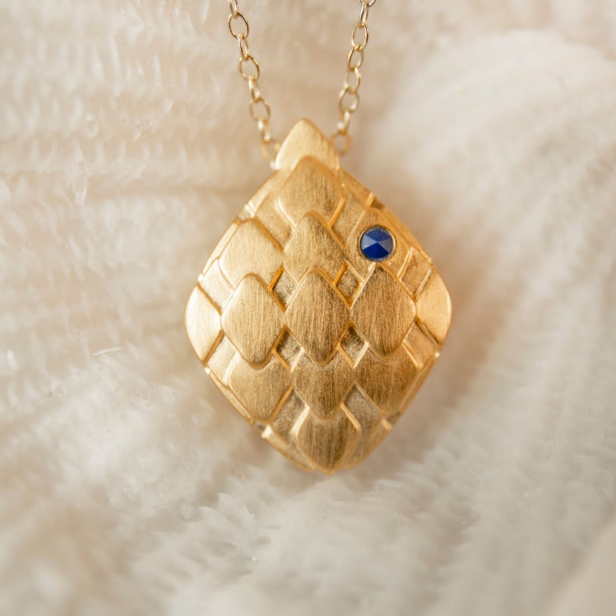 14k-gold-vermeil-lapis-lazuli-art-deco-pendant-necklace-claire-hill-designs