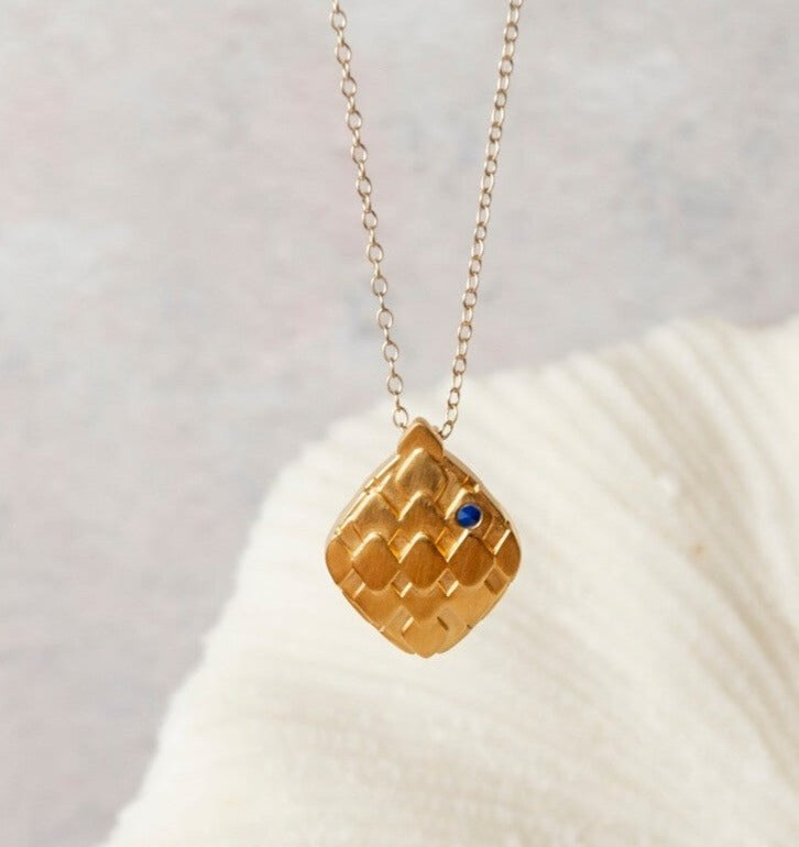  Analyzing image      14k-gold-vermeil-lapis-lazuli-art-deco-pendant-necklace-claire-hill-designs
