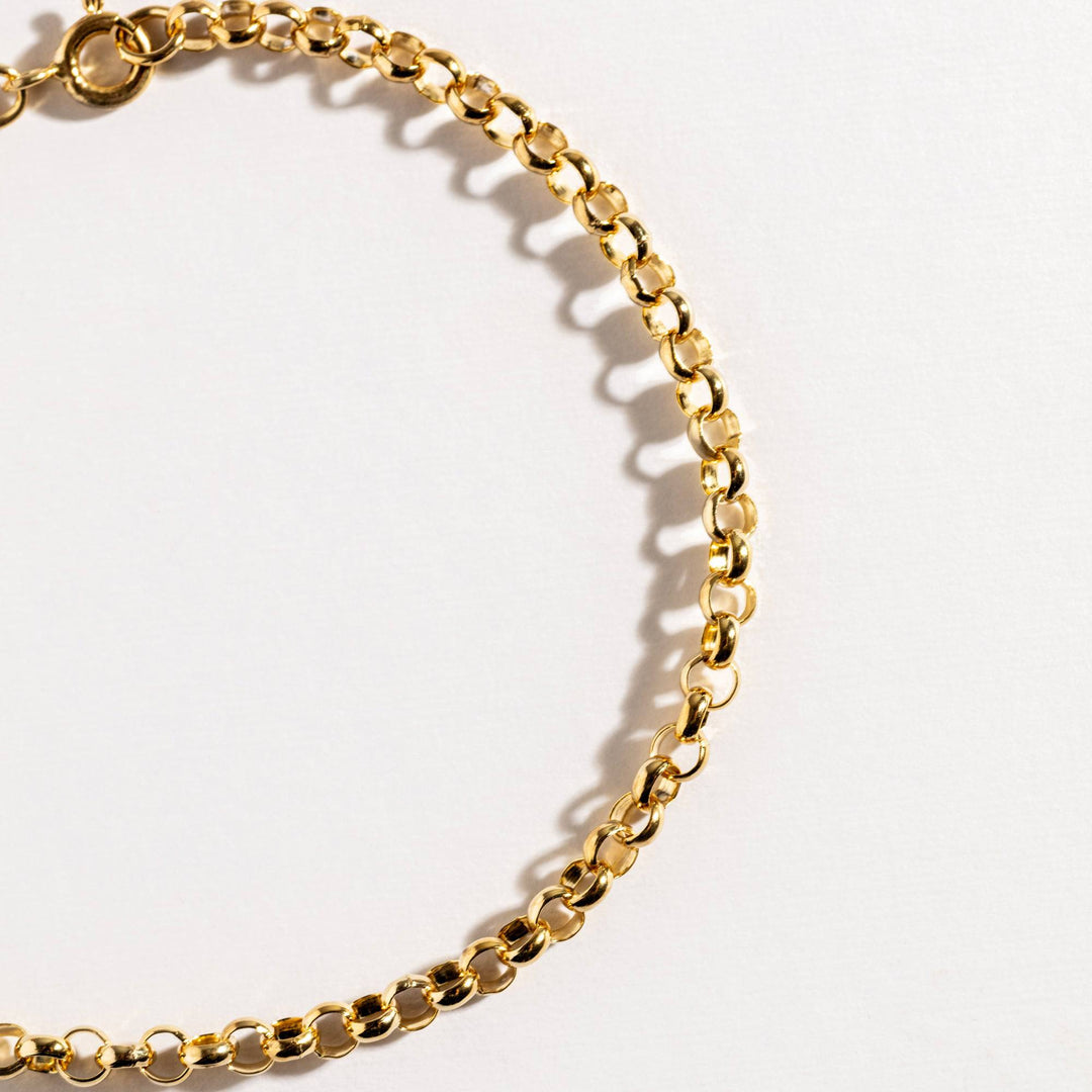 Round Rolo Belcher Gold Chain Bracelet - close up