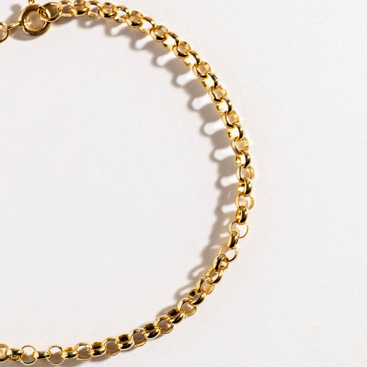 Round Rolo Belcher Gold Chain Bracelet - close up
