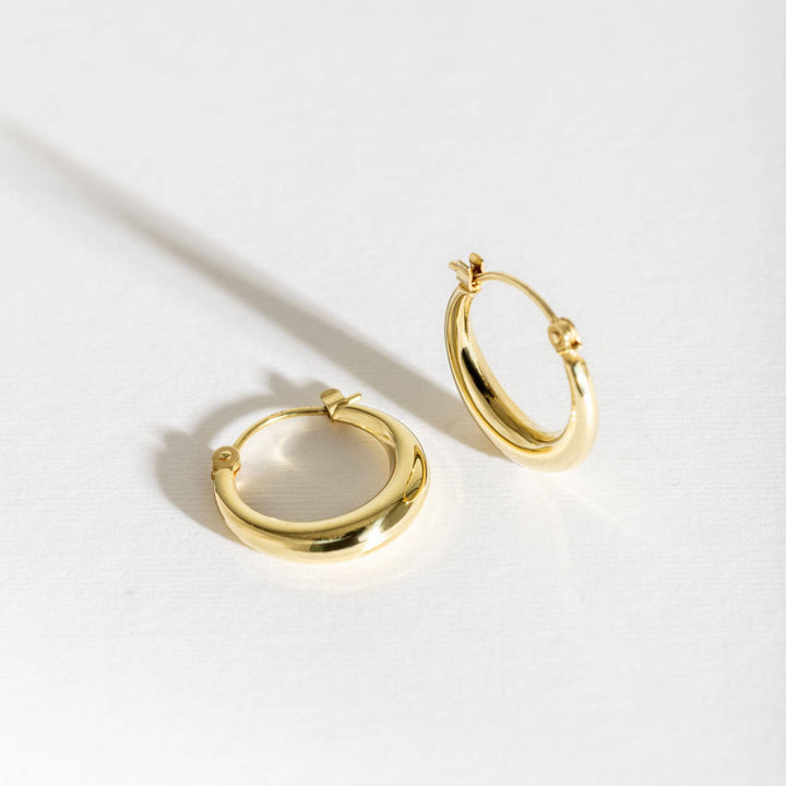 9k Solid Gold Curved Hoop Earrings (15mm)