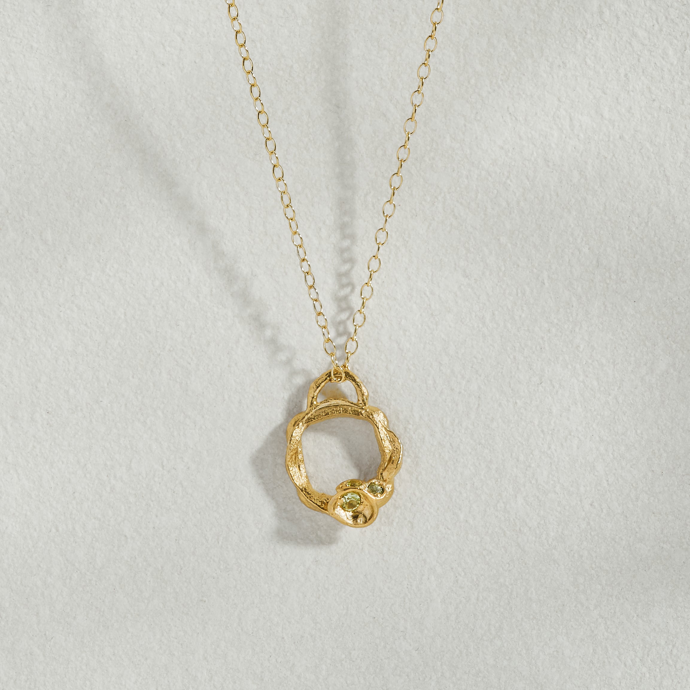 Peridot Gold Circle Necklace (Small)