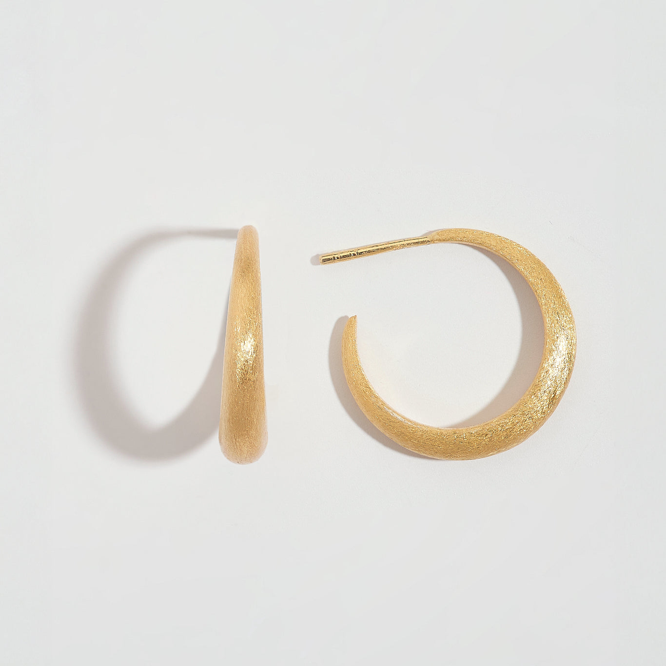 Brushed Medium Tapered Hoop Earrings (20mm)