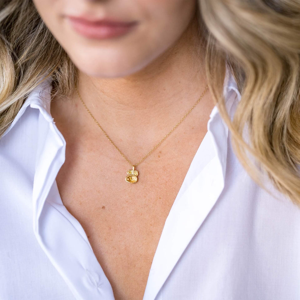model wears  14k gold vermeil citrine gemstone birthstone lichen drop pendant necklace