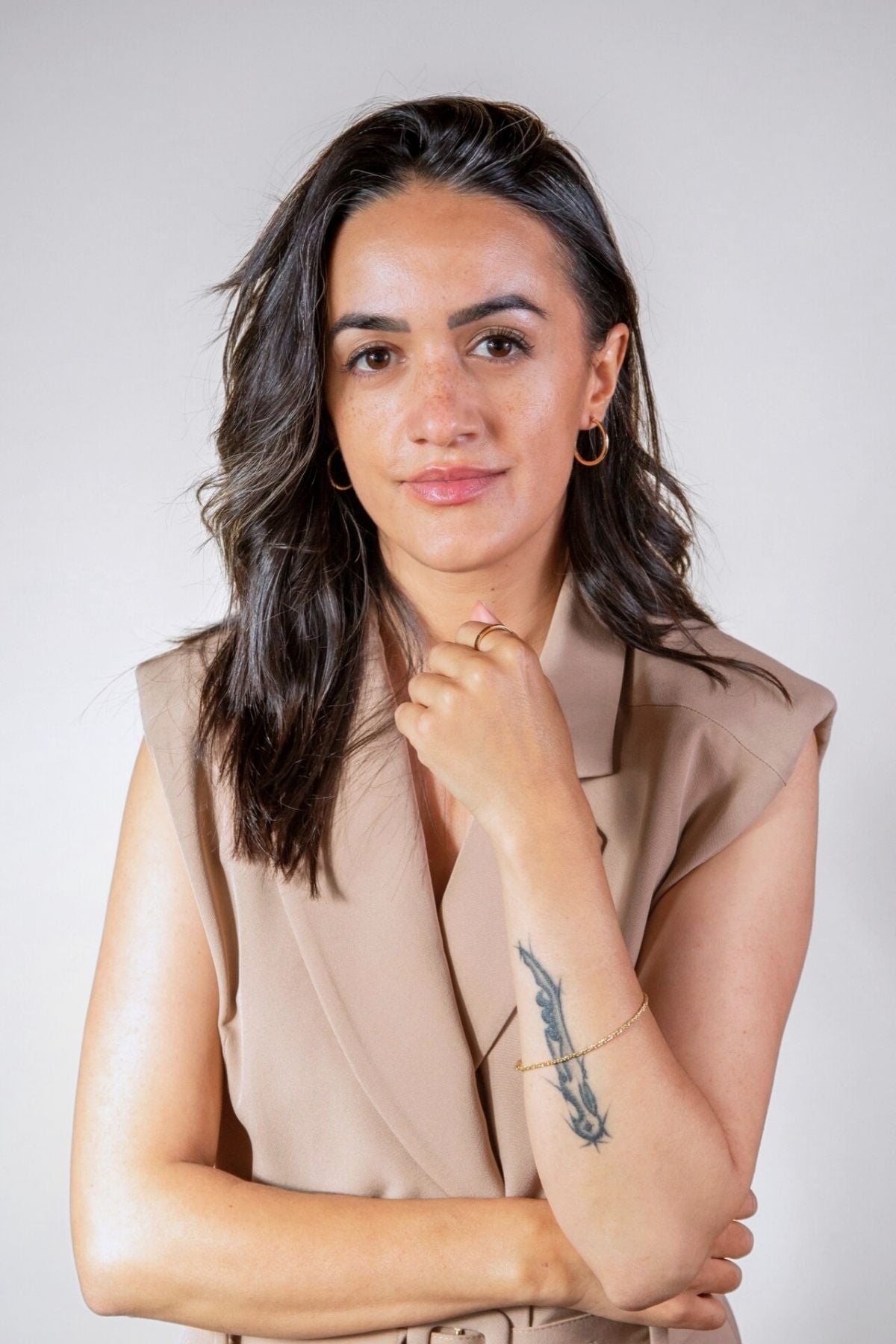model wears 20mm 9ct solid gold hoop earrings