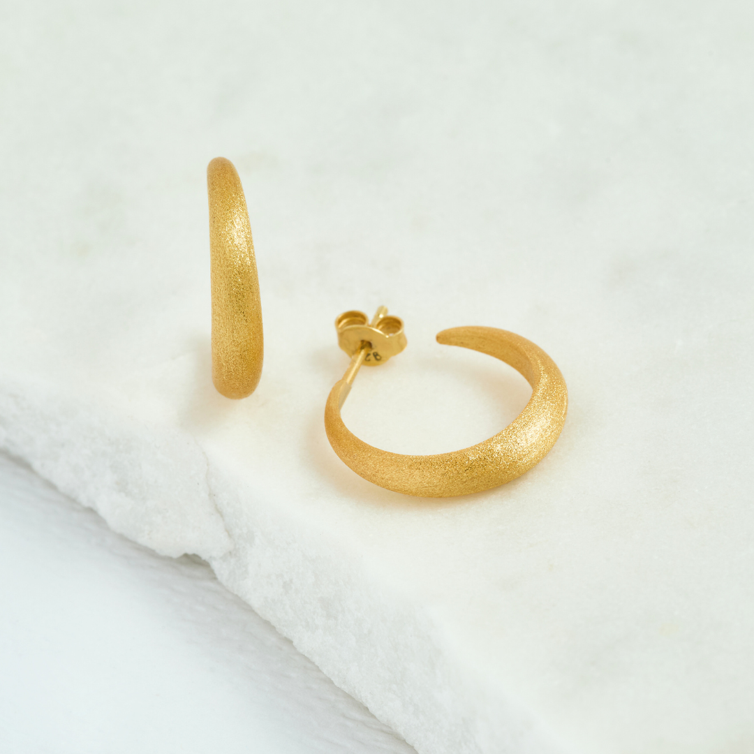 Brushed Medium Tapered Hoop Earrings (20mm)