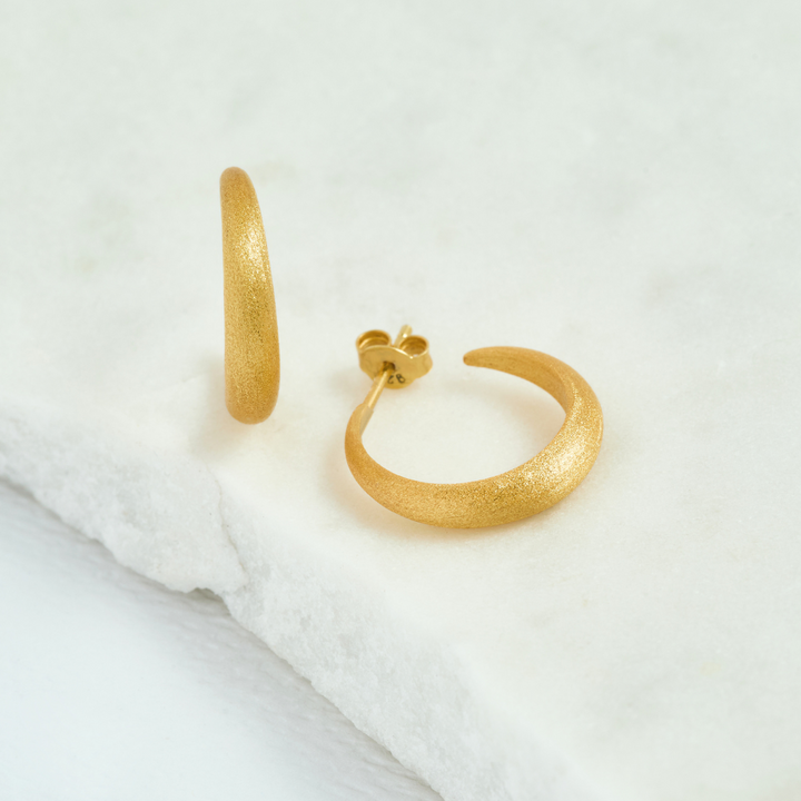 Brushed Medium Tapered Hoop Earrings (20mm)